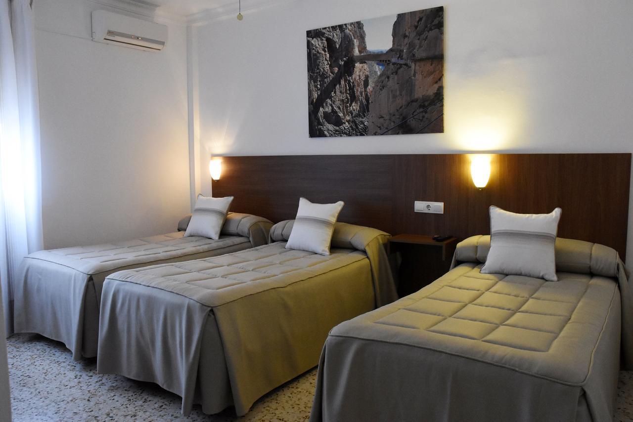 Hostal Restaurante El Cruce Ardales Luaran gambar